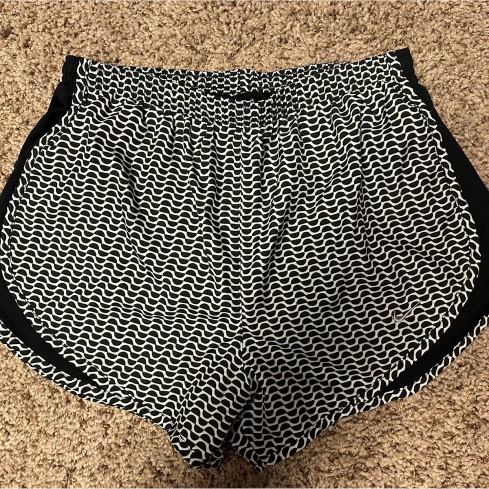 Nike shorts size M